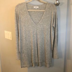 Aritizia Babaton lightweight spring sweater xs